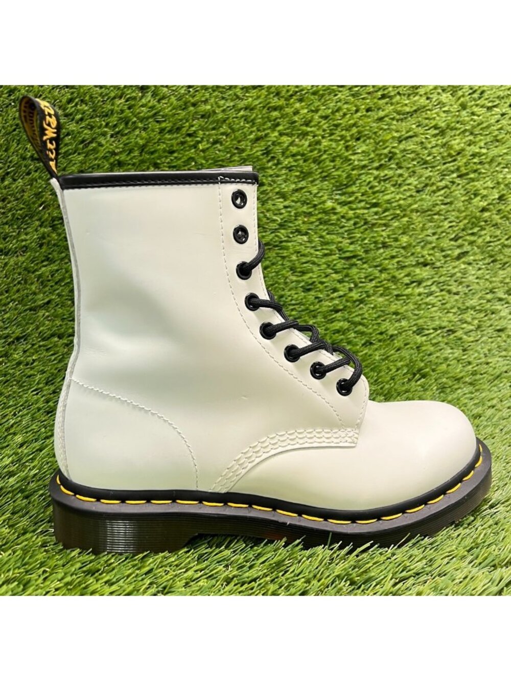 Dr. Martens 11821 Womens Size 7 White Black Classic Leather Lace Up Combat Boots